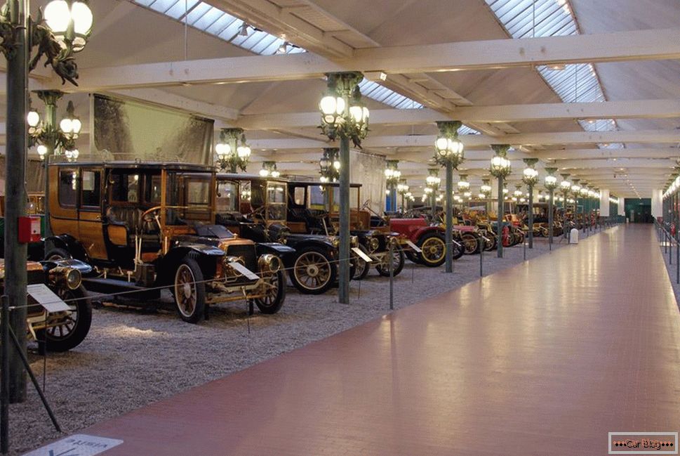 Музеј ретро аутомобила у Мулхоусеу