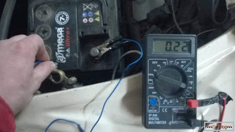 колико би требао напон пуњења акумулатора од генератора