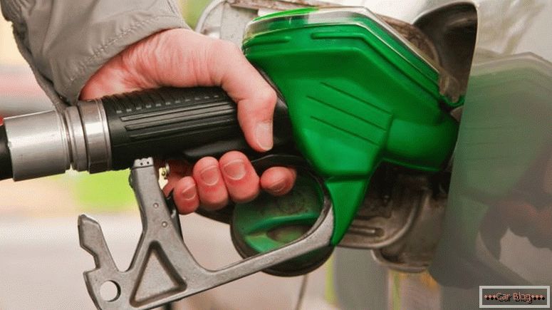 Познавајући потрошњу горива, аутомобил се може попунити када је потребно и колико