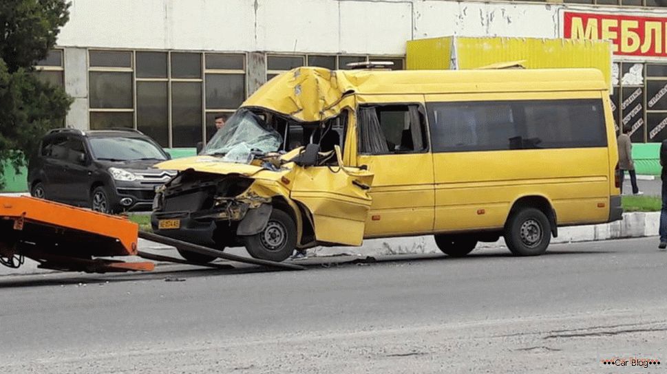 несрећа са аутобусом