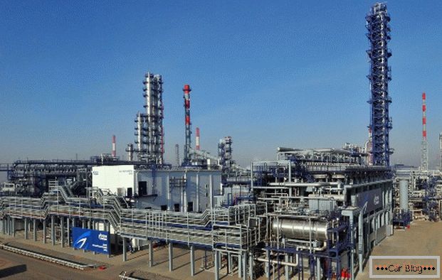 Омск рафинерија - один из крупнейших нефтеперерабатывающих заводов России