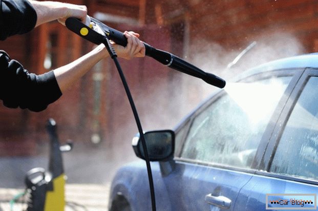 Бескрајно прање аутомобила омогућава вам да чистите ауто без крпе