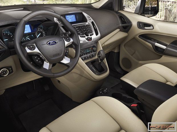 У кабини Форд Цоннецт, све је на немачком, са високим квалитетом и при руци.