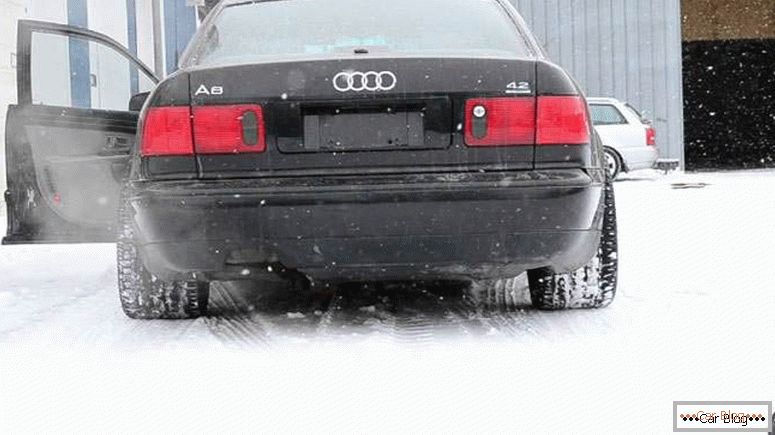 Audi A8 (D24D) дрифт по снегу