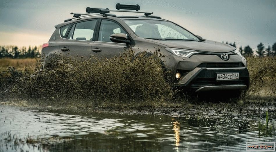 Toyota начала продавать в России спецверсию RAV4 Авантура