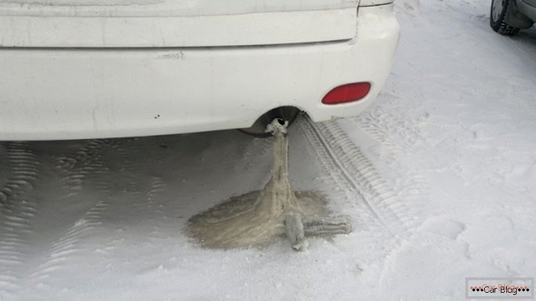Издувни систем замрзнутих аутомобила